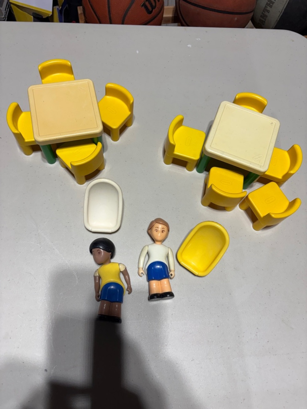 Vintage little tikes dollhouse set